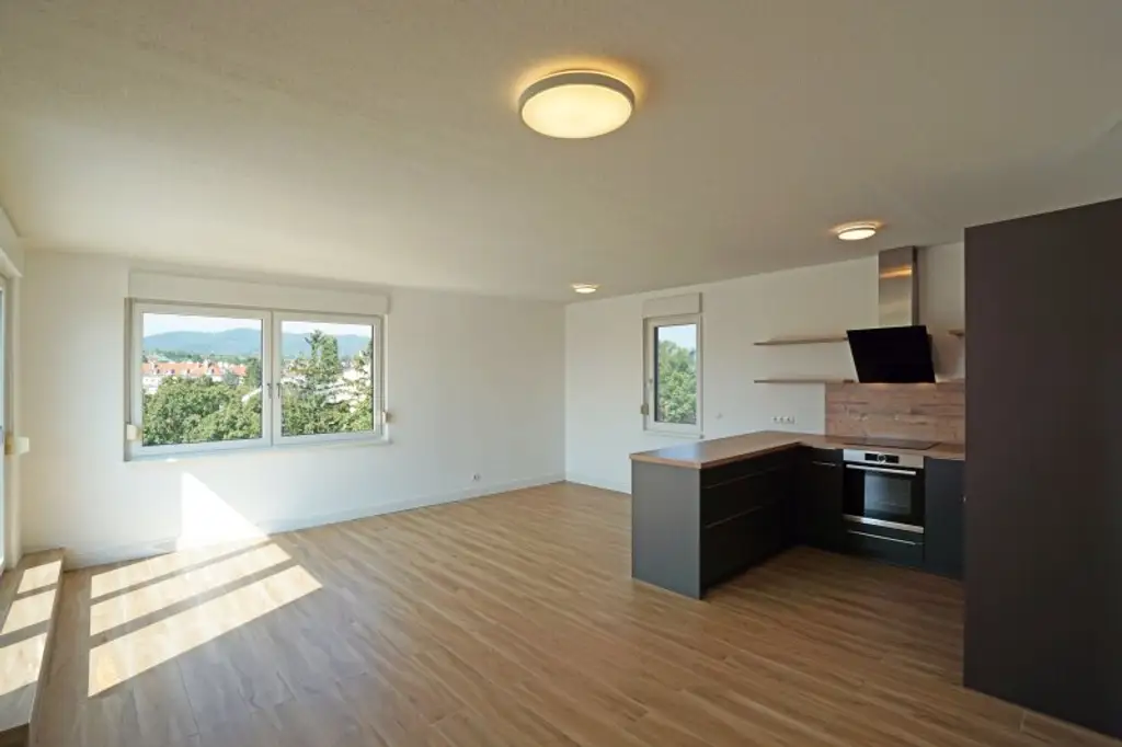 Penthouse-Wohnung | 131 m² Wfl. | 80 m² Dachterrasse mit 270°-Ausblick | PKW-Stellplatz | riesiger Gemeinschaftsgarten | im Zentrum