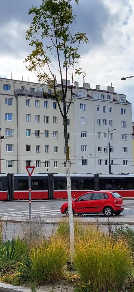 Hochwertig sanierte 2-Zimmer-Wohnung in generalsaniertem Haus mit Aufzug – Gudrunstraße