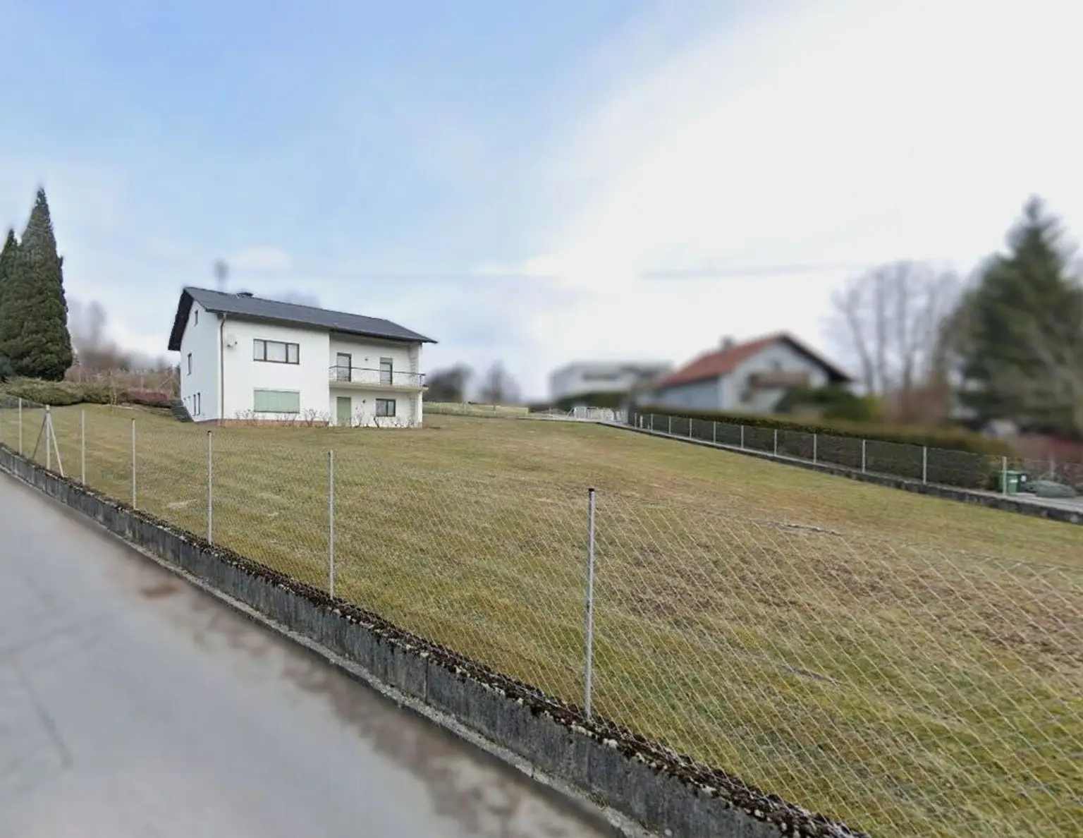 Zweifamilienhaus inkl traumhaftem Baugrundstück mit Fernsicht bis in die Berge