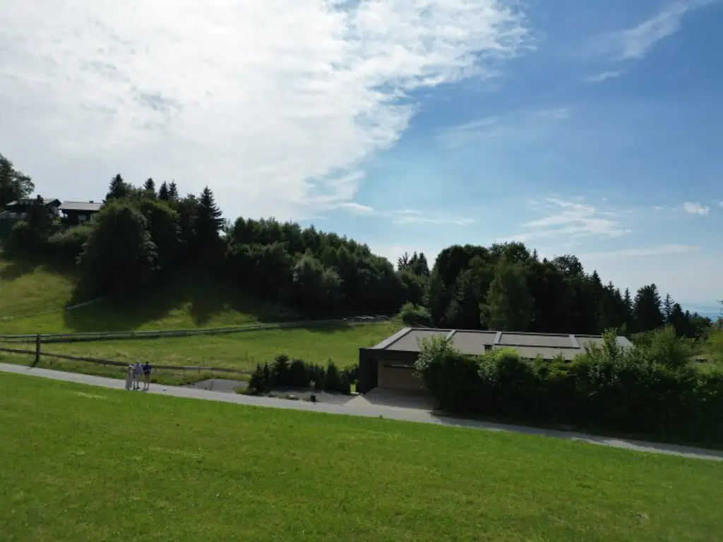 Seltene Gelegenheit - Sonniges Liebhaber-Grundstück mit traumhafter Aussicht am Pfänder / Bodensee