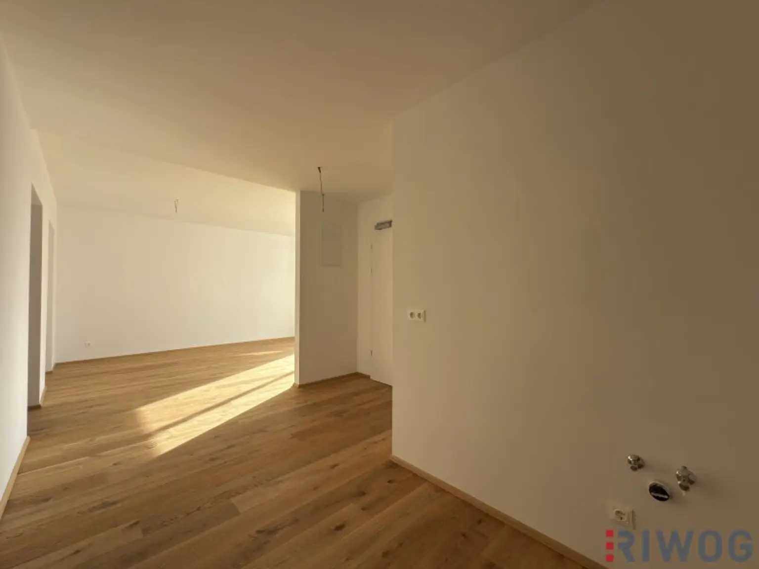 HERBSTAKTION - NEUE PREISE |  3-Zimmer Altbauwohnung mit großzügiger Verglasung und südseitigem Innenhofbalkon  | Fernwärme