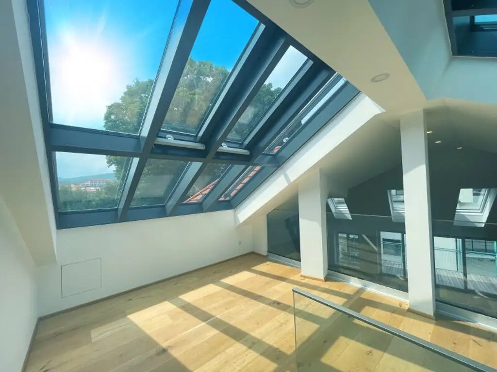Luxuriöses Neubau-DG-Wohnung mit Luftwärmepumpe & Photovoltaikanlage in der Fußgängerzone Baden