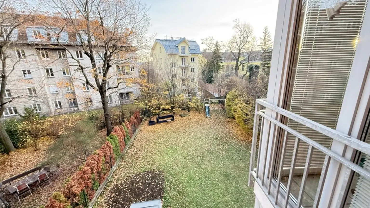Nahe Schönbrunn: 2-Zimmer-Wohnung mit Balkon und Wintergarten, sowie ein opt. Stellplatz!