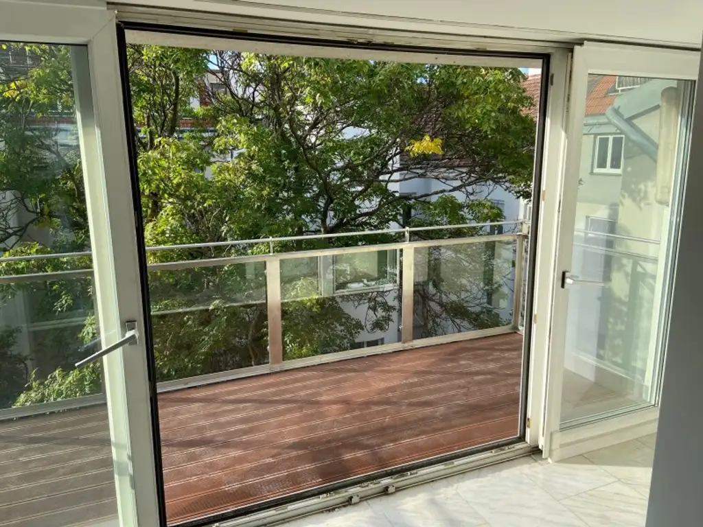 Möblierte Dachgeschoss Maisonette, 5 Zimmer, +3 (4) Schlafzimmer, 2 Bäder, Terrasse, offener Kamin - sehr attraktive Wohnung | furnished 4 BR apartment with 3 bathroom and terrace