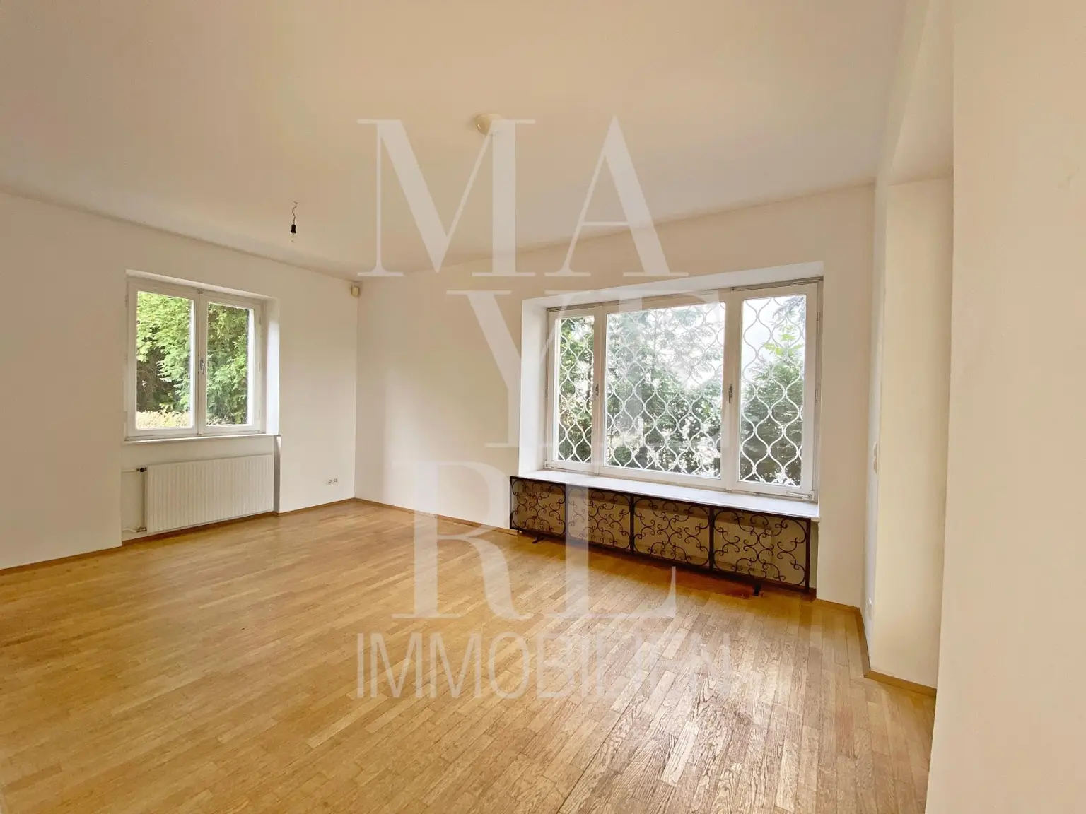 SCHÖNES EINFAMILIENHAUS MIT POOL, TOLLER BLICK, GARAGE & GARTEN