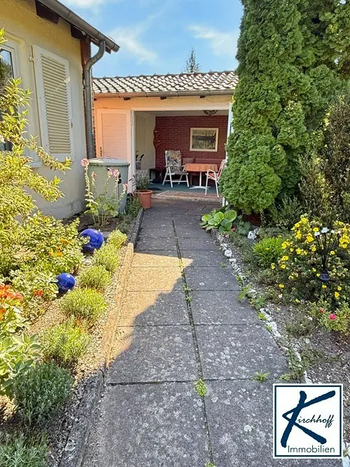 Weg zum Gartenhaus