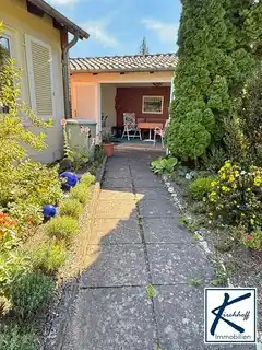 Weg zum Gartenhaus