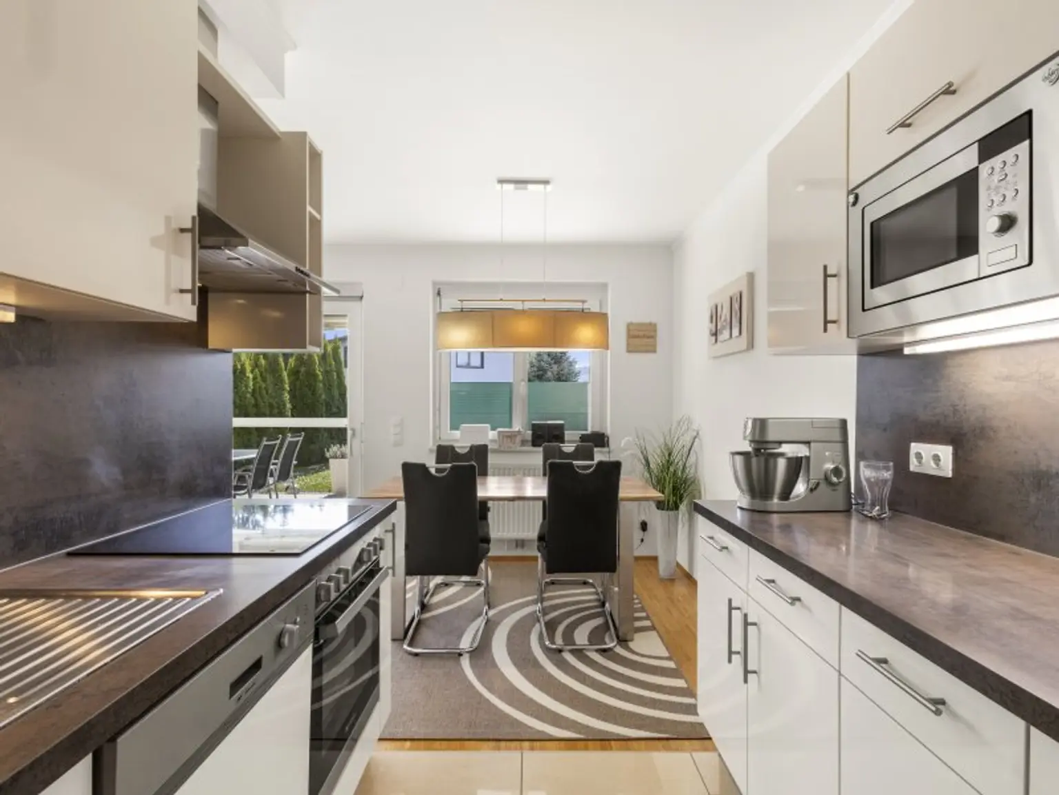 Traumhafte, neuwertige 3 Zi Gartenwohung mit 400m² Eigengarten und Tiefgarage in Waidmannsdorf