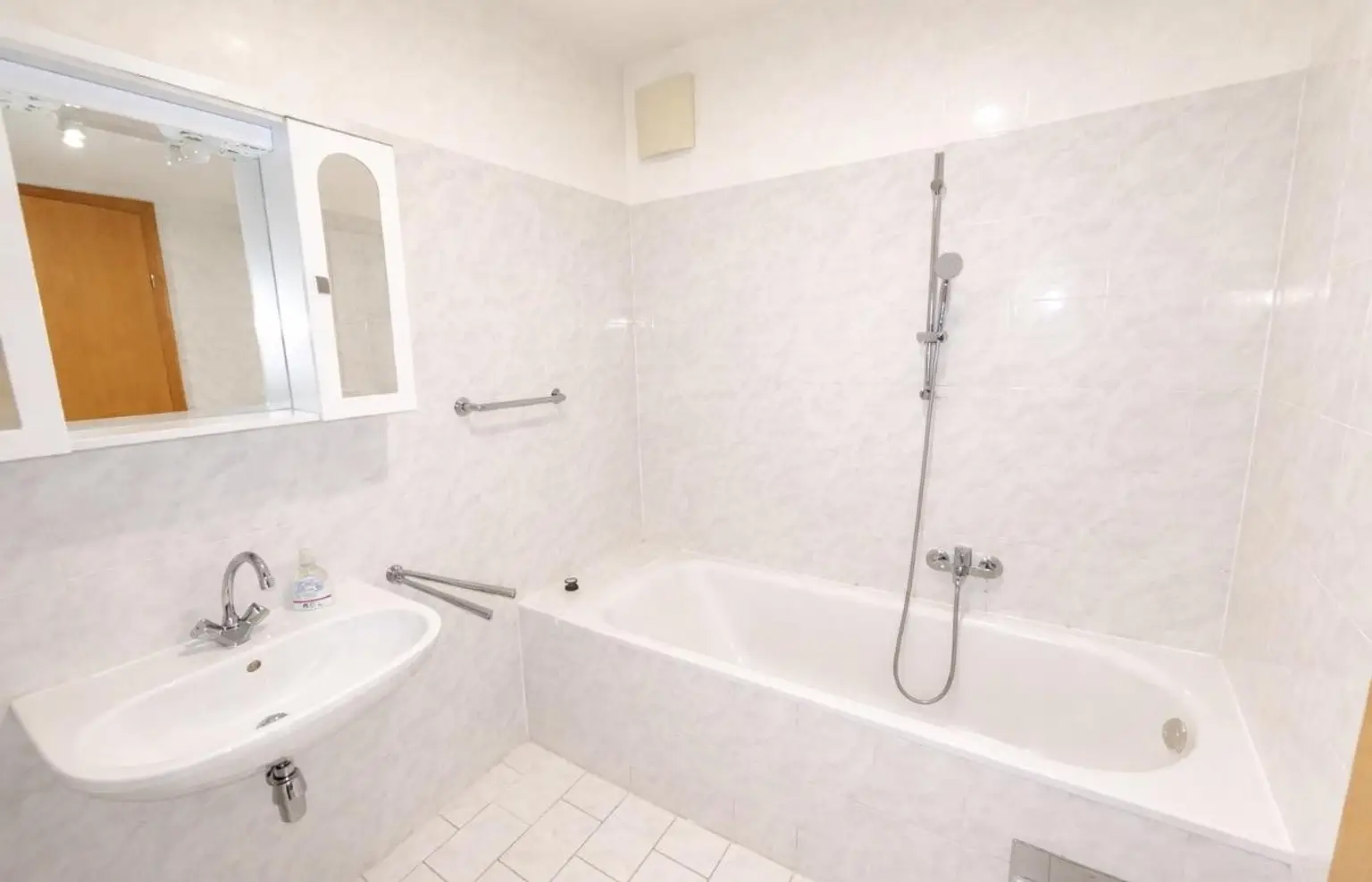 Bad - ETW 2103 Langenzersdorf