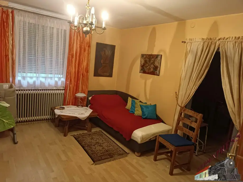 Solides Einfamilienhaus mit großem Garten, Pool und Potenzial - nur 20 Minuten von Wien entfernt