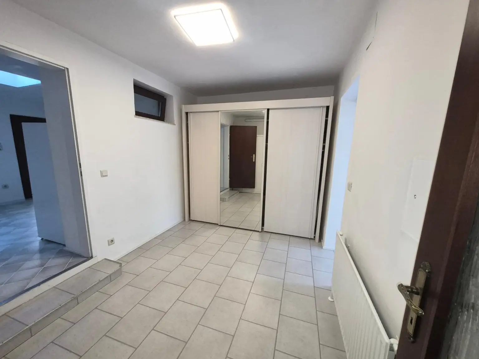 Garderobe EG