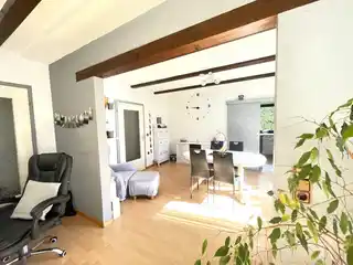 Blick vom Wohnzimmer ins Esszimmer (UG)