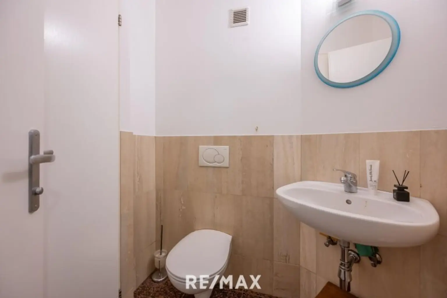 Traumhafte 6 - Zimmer - Wohnung / Büro mit grünem Innenhof in ruhiger sensationeller Lage in Hernals