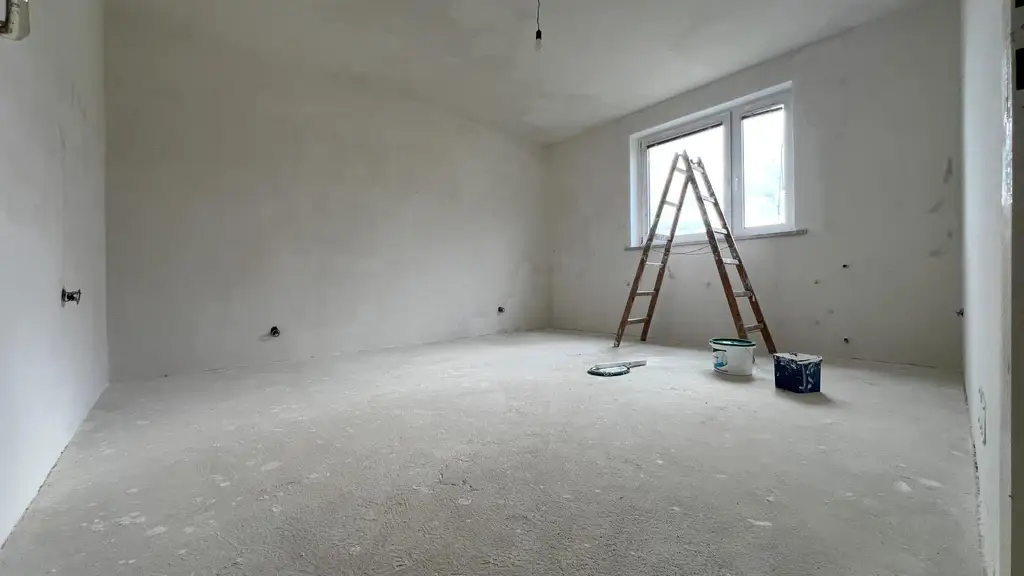 Einfamilienhaus mit großem Grundstück und Nebengebäuden