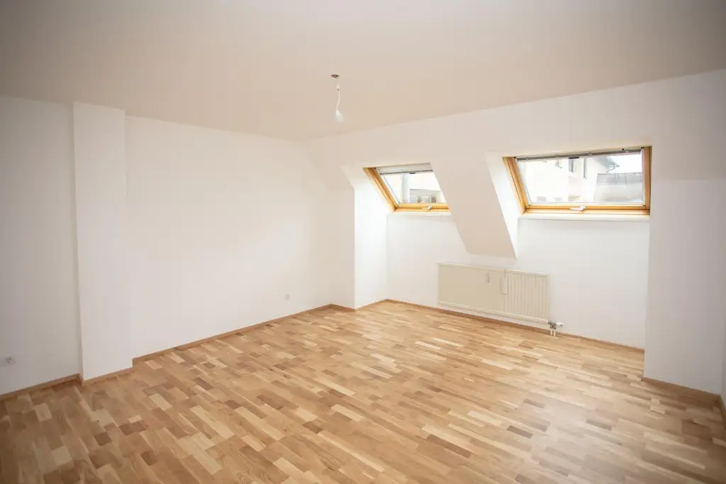 Neu adaptierte DG-Wohnung mit Terrasse und Tiefgarage