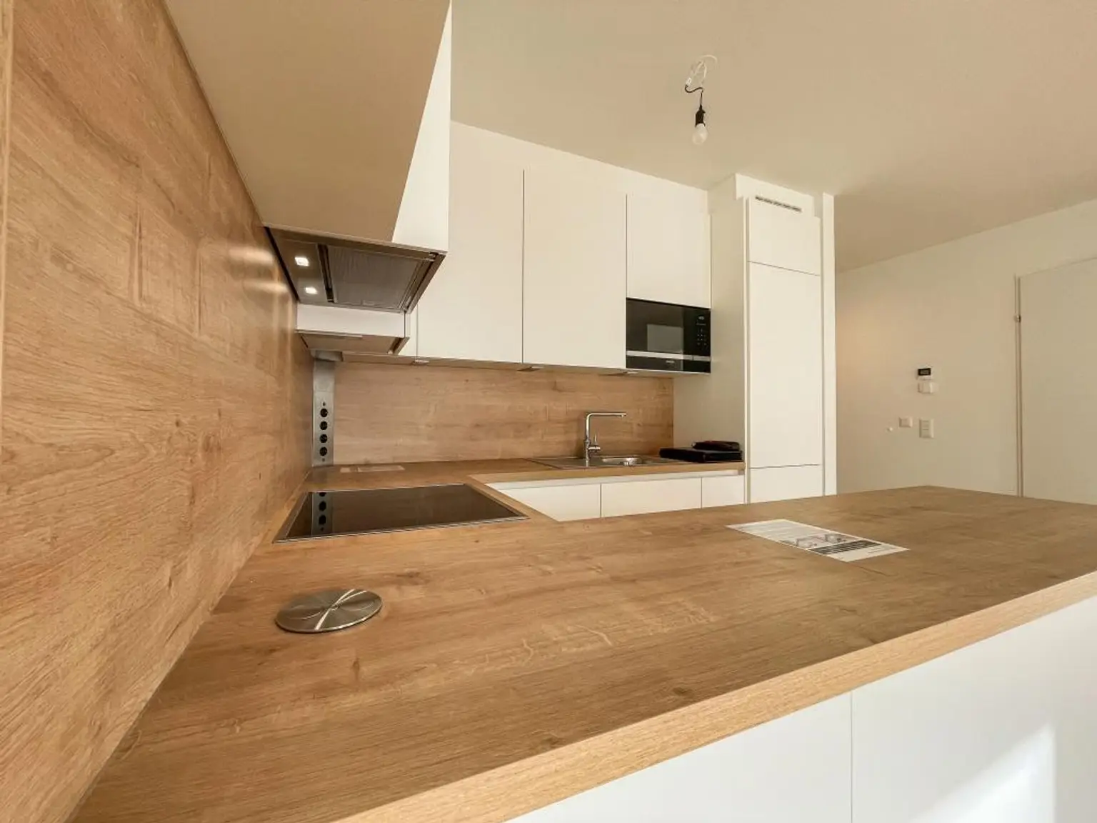 Exklusiv und komplett möblierte 3-Zimmer-Terrassenwohnung für gehob. Ansprüche // Excl. and fully furnished 3-room terr. apt for discerning tastes //