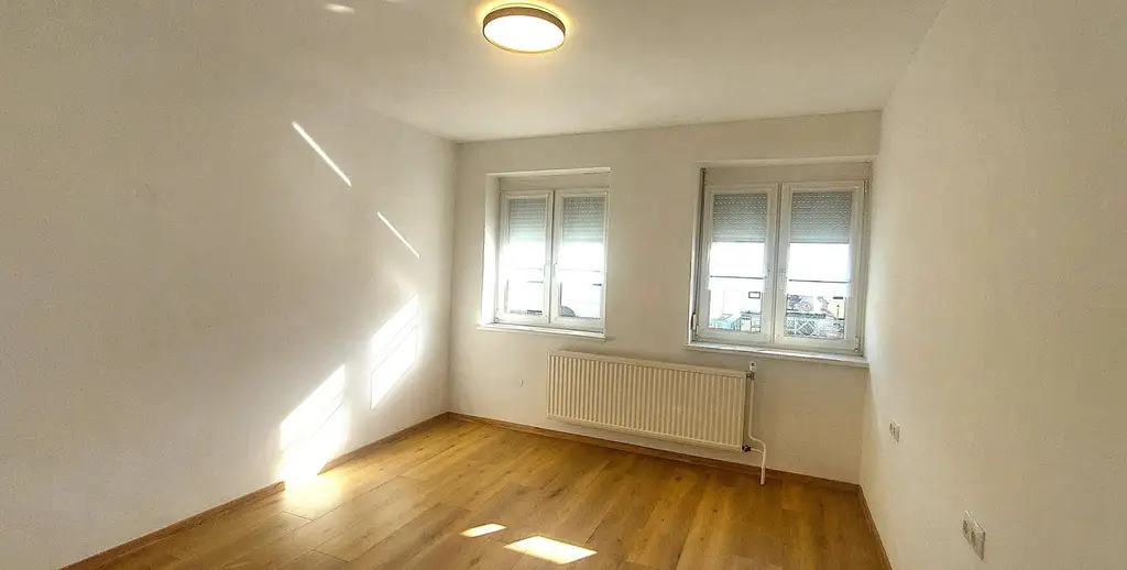 Großzügige Villa mit mehreren Wohneinheiten für viele Nutzungen