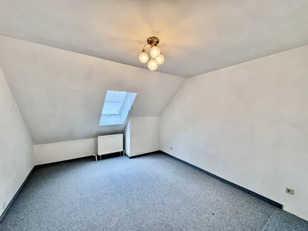 IHR NEUES ZUHAUSE - GROßZÜGIGES EINFAMILIENHAUS MIT SWIMMINGPOOL IN FLORIDSDORF