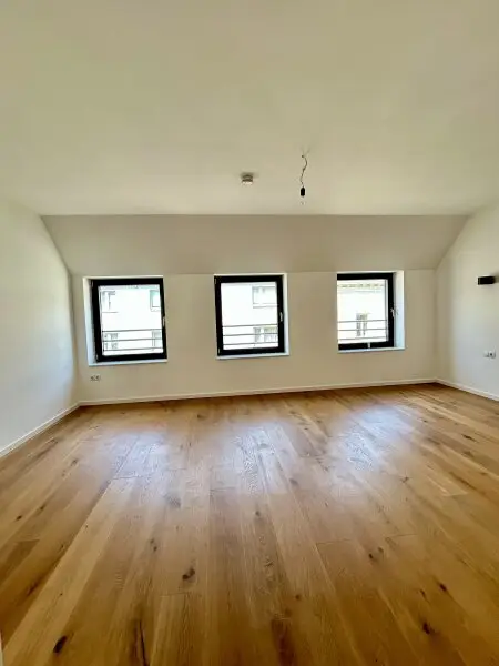 Exklusive Dachgeschosswohnung mit Grün-Blick in Top-Lage - Luxusausstattung