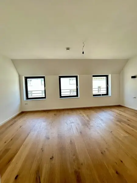 Exklusive Dachgeschosswohnung mit Grün-Blick in Top-Lage - Luxusausstattung