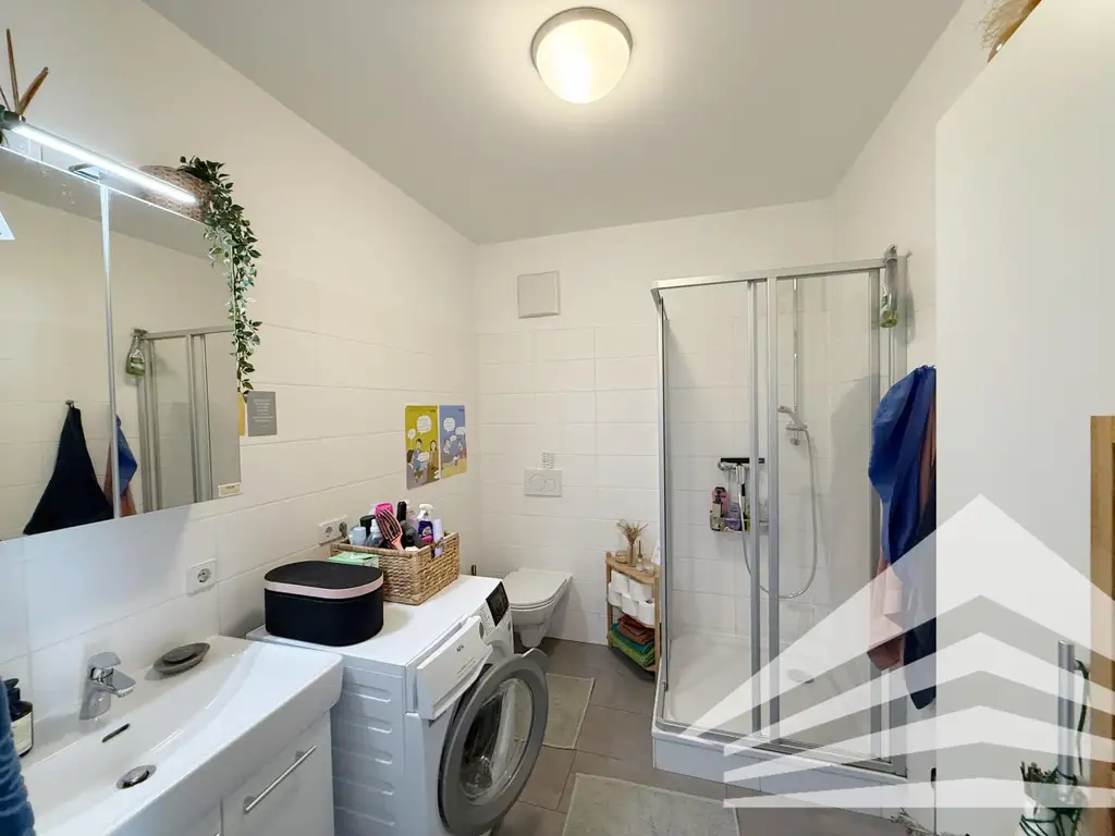 Moderne 2 Zimmer-Wohnung mit Küche und Balkon - TG-Plätze verfügbar