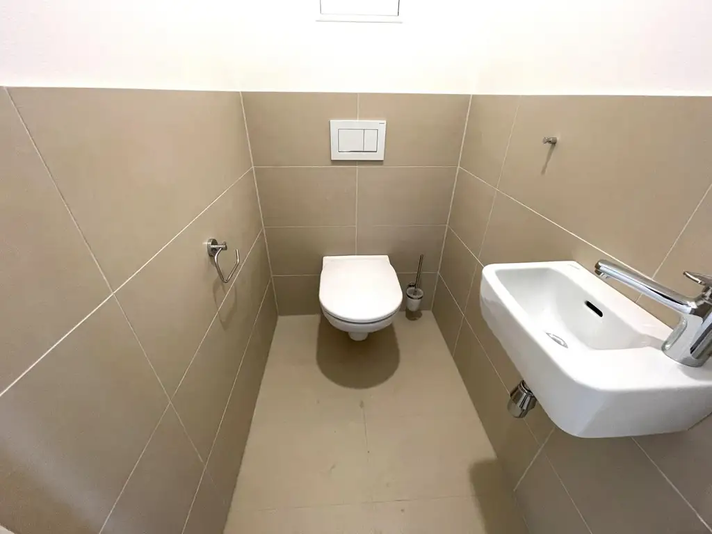 Klimatisierte Neubauwohnung mit hofseitigem Balkon im Dachgeschoss!!!