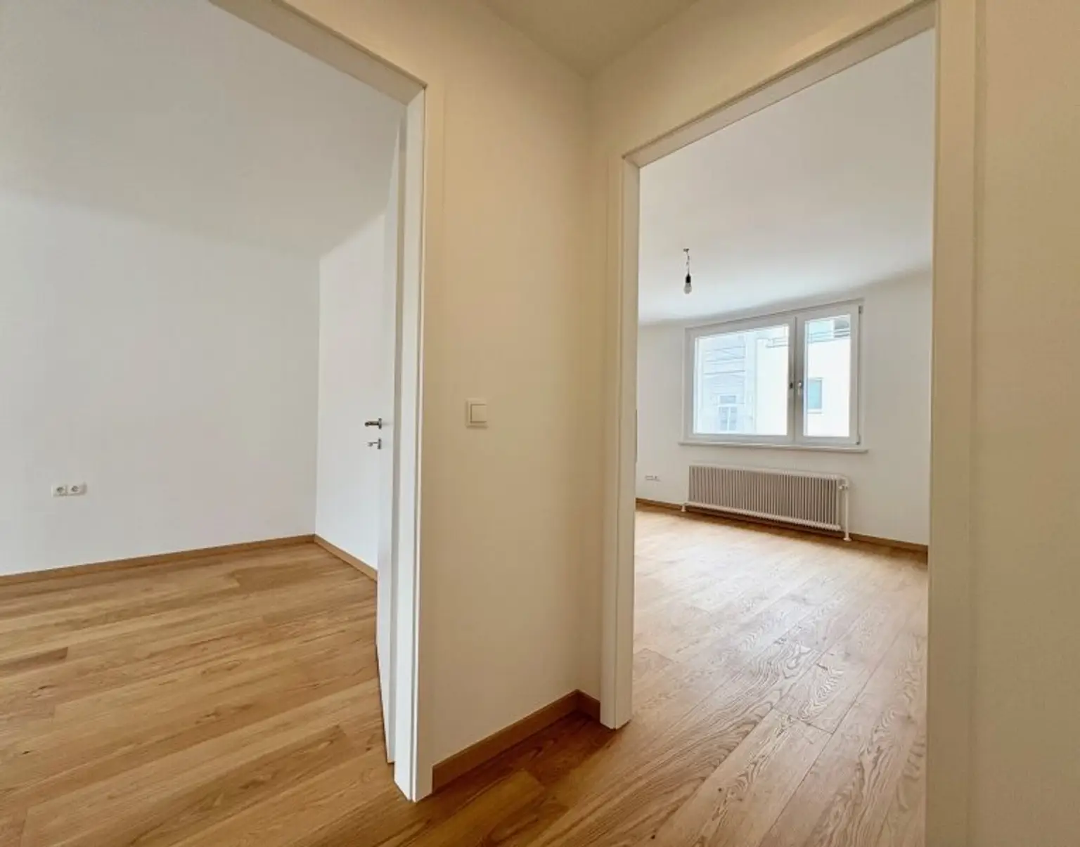 EIN TRÄUMCHEN! FRISCH SANIERT, HELL UND RUHIG MIT LOGGIA IM SCHÖNEN GERSTHOF