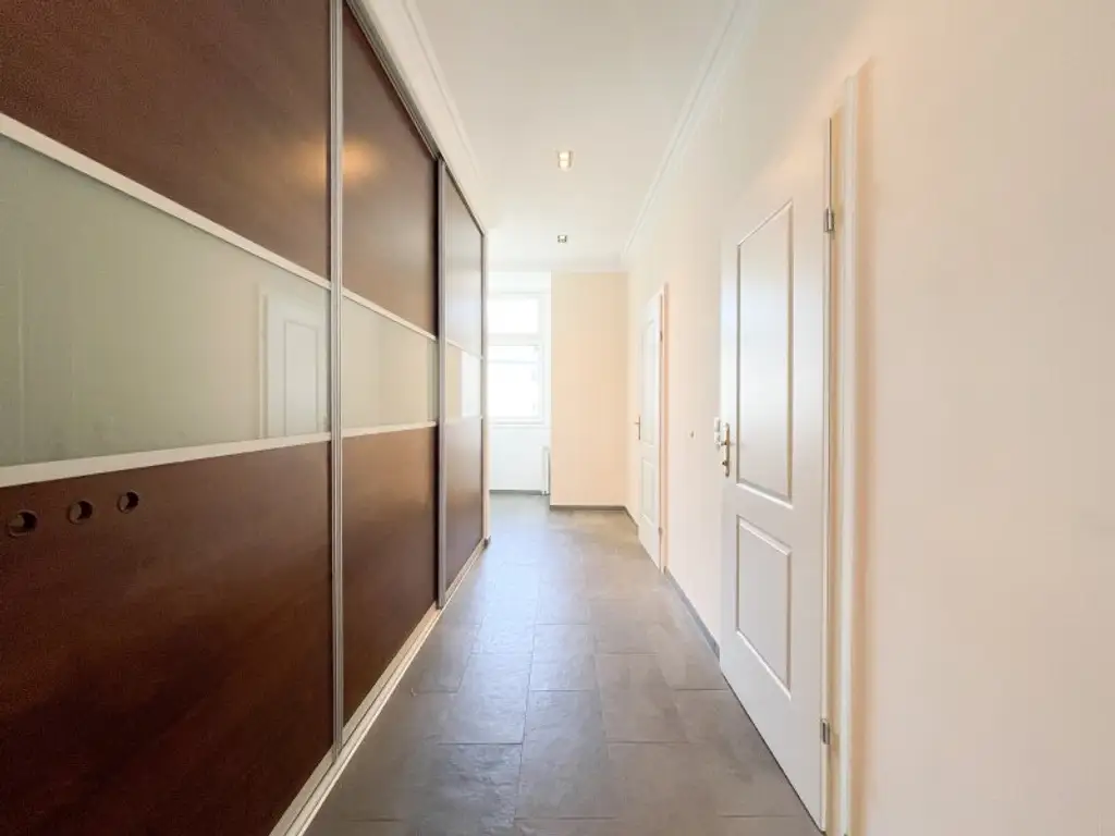 U4 PILGRAMGASSE: Altbauwohnung mit Balkon* im schön sanierten Altbau mit separater Küche Nähe Naschmarkt
