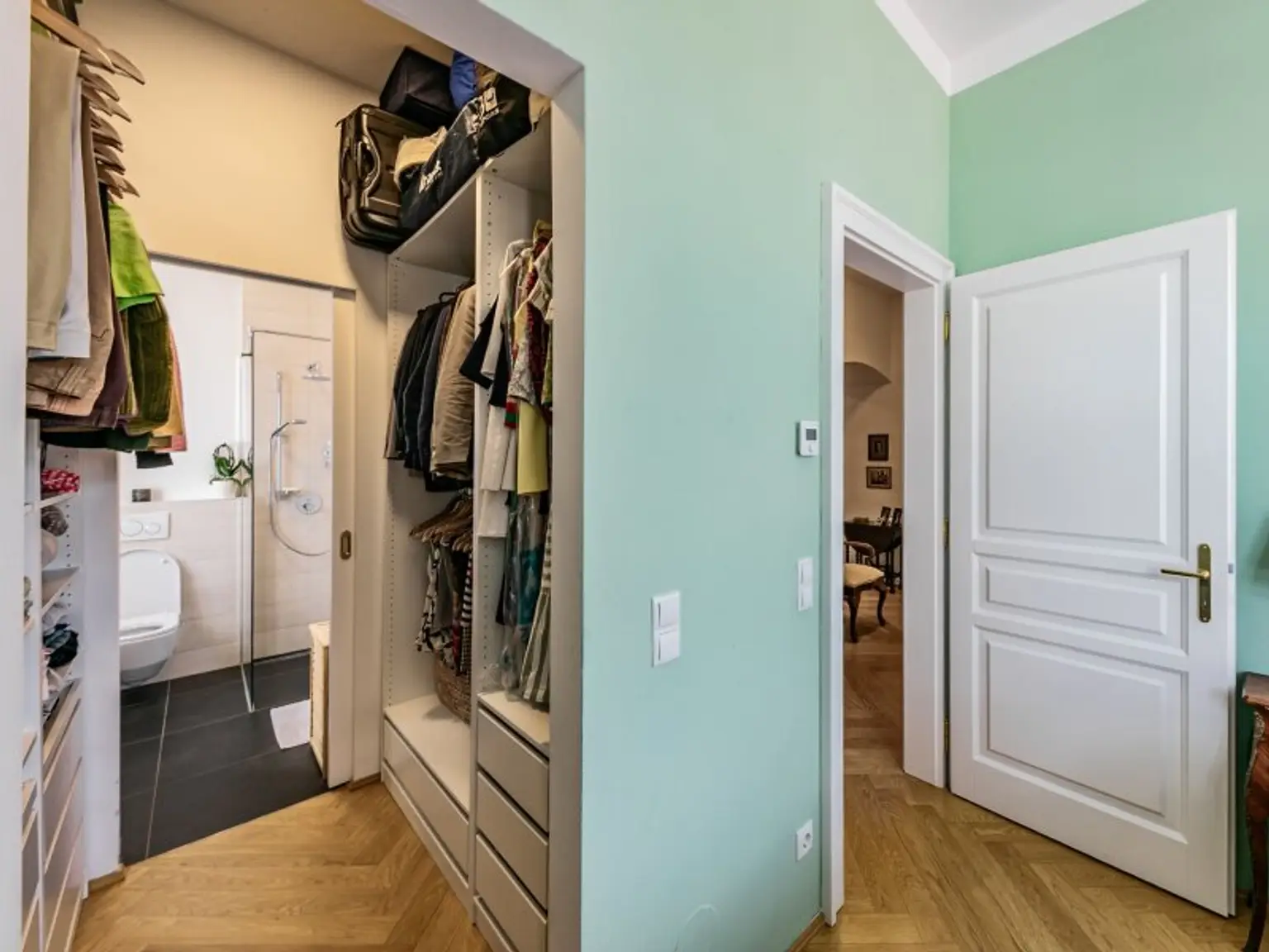 Stilvolle Familienwohnung am Fuß des Küniglbergs - 4 Zimmer getrennt begehbar - Balkon, Klima, Gartennutzung