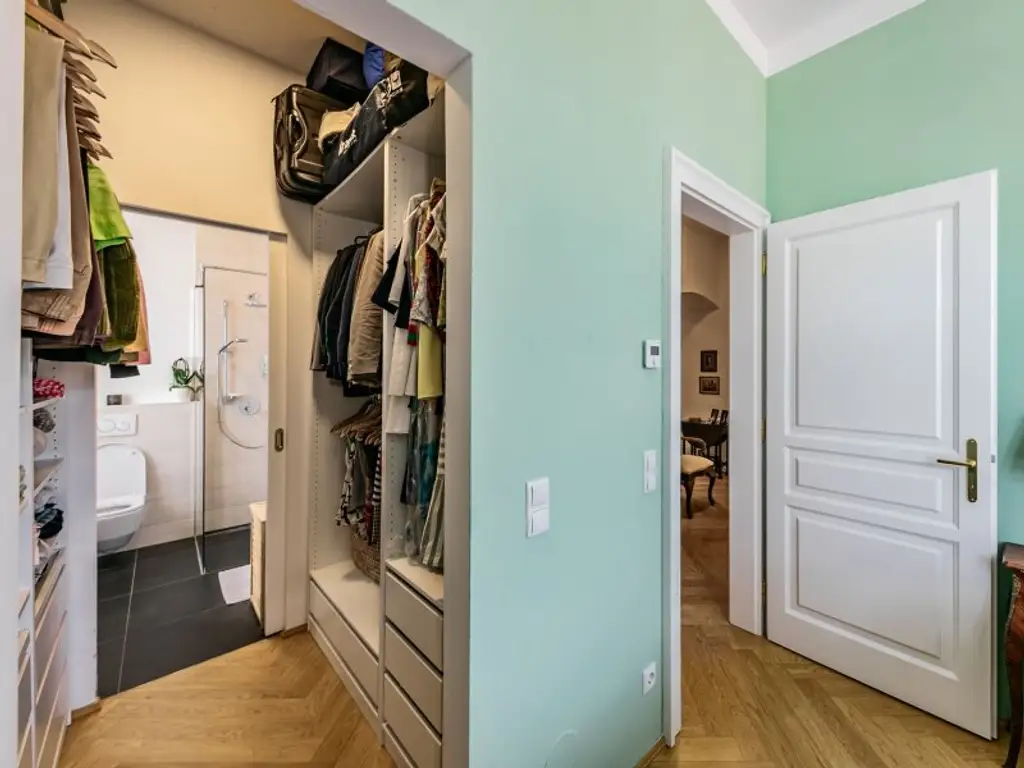 Stilvolle Familienwohnung am Fuß des Küniglbergs - 4 Zimmer getrennt begehbar - Balkon, Klima, Gartennutzung