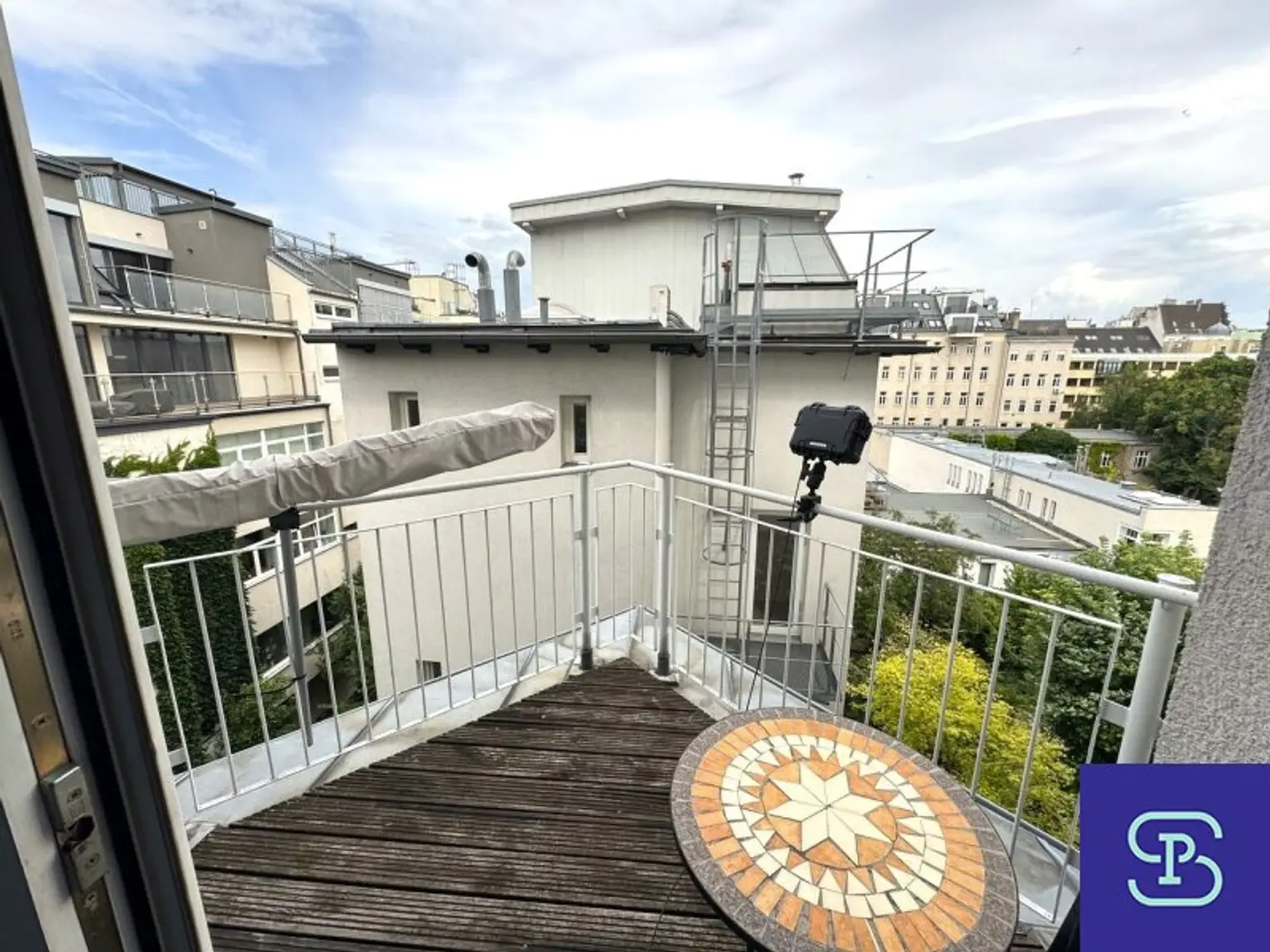 Naschmarkt-Nähe: Renoviertes 167m² Büro mit Garage, Balkon und Lift - 1050 Wien