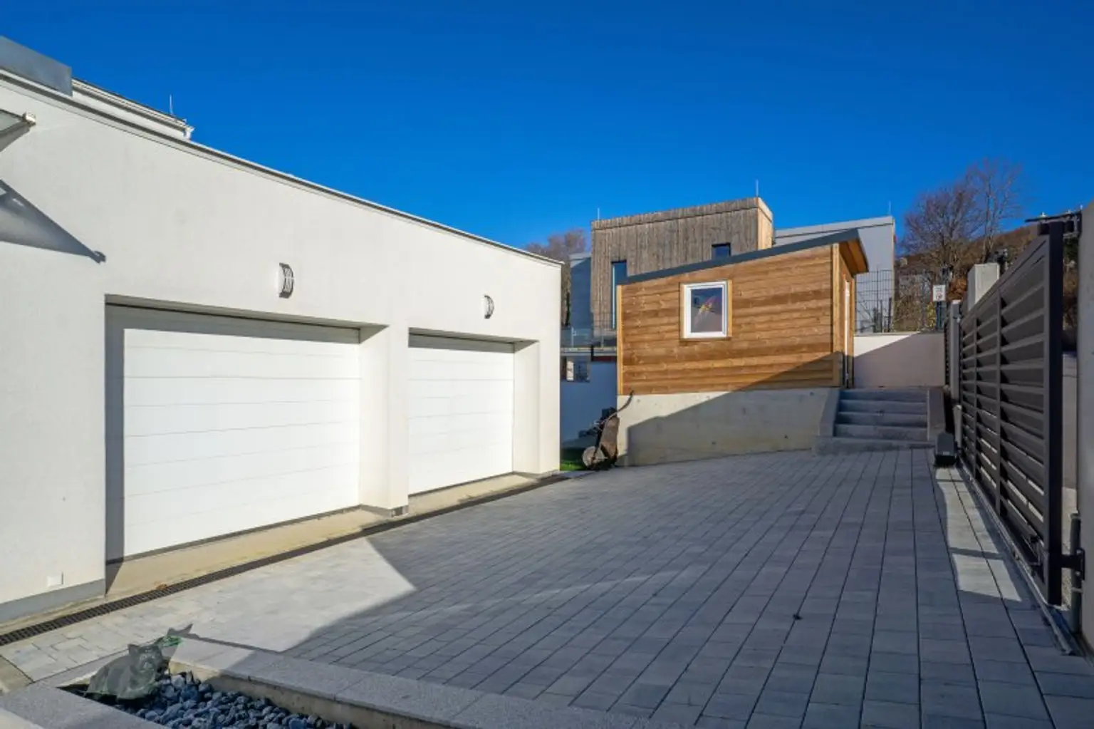 Doppelgarage und Lagerhütte