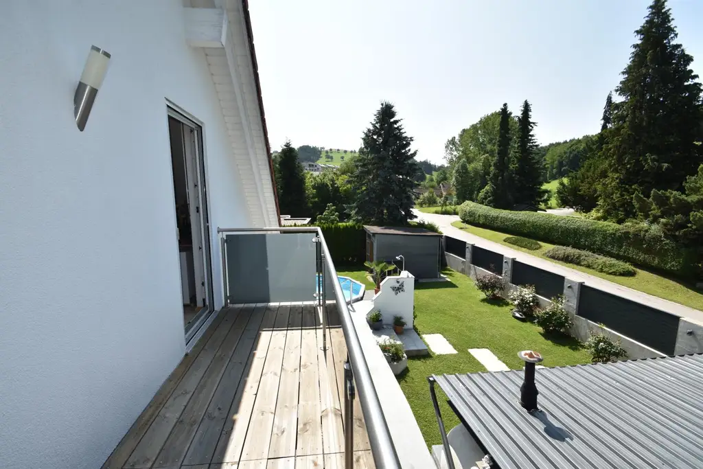 Schönes Wohnhaus (Baurechtsgrund) mit vielseitigem Garten!