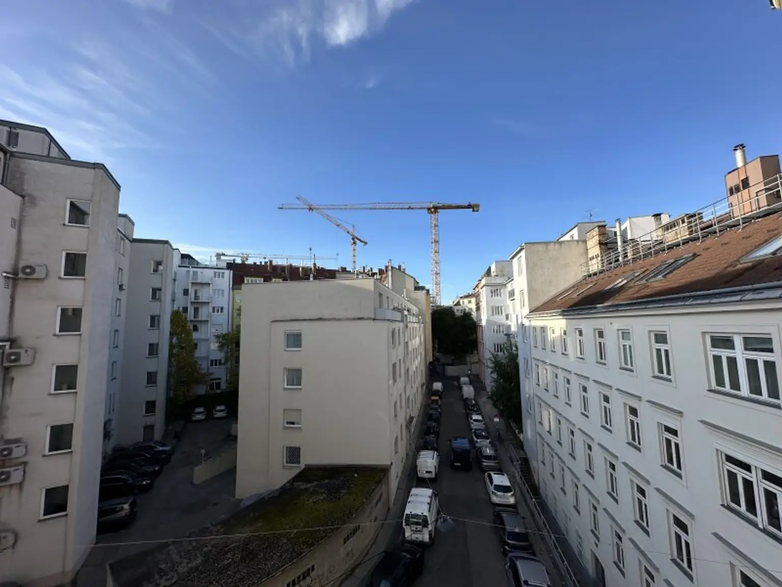 AKH-NÄHE, LAZARETTGASSE, sonnige 68 m2 Altbau, 2 Zimmer, Wohnküche, Wannenbad, Parketten, SAT/TV, 3. Liftstock, MED-UNI-Wien
