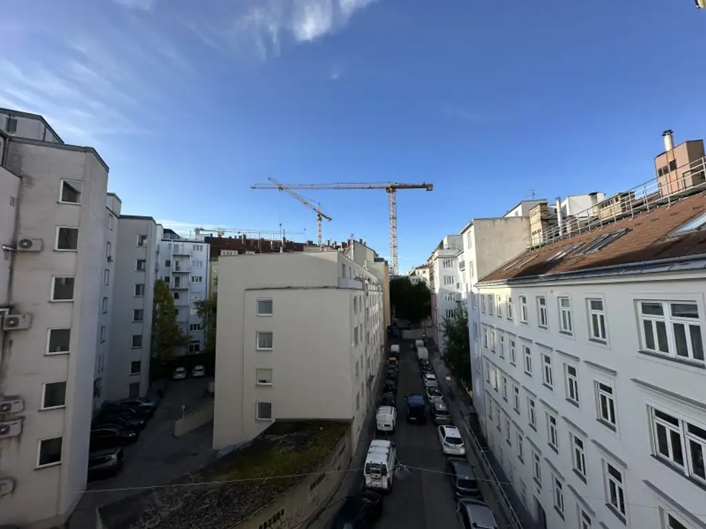 AKH-NÄHE, LAZARETTGASSE, sonnige 68 m2 Altbau, 2 Zimmer, Wohnküche, Wannenbad, Parketten, SAT/TV, 3. Liftstock, MED-UNI-Wien