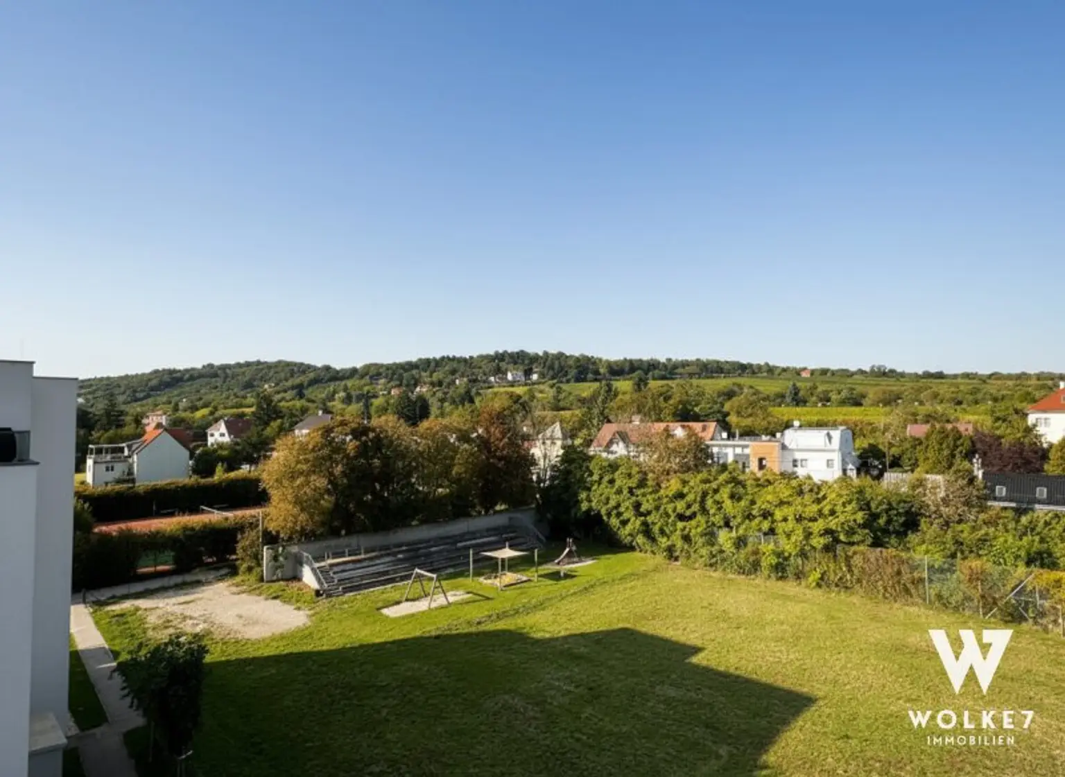 Exklusives Dachgeschoss mit zwei Terrassen und Blick ins Grüne