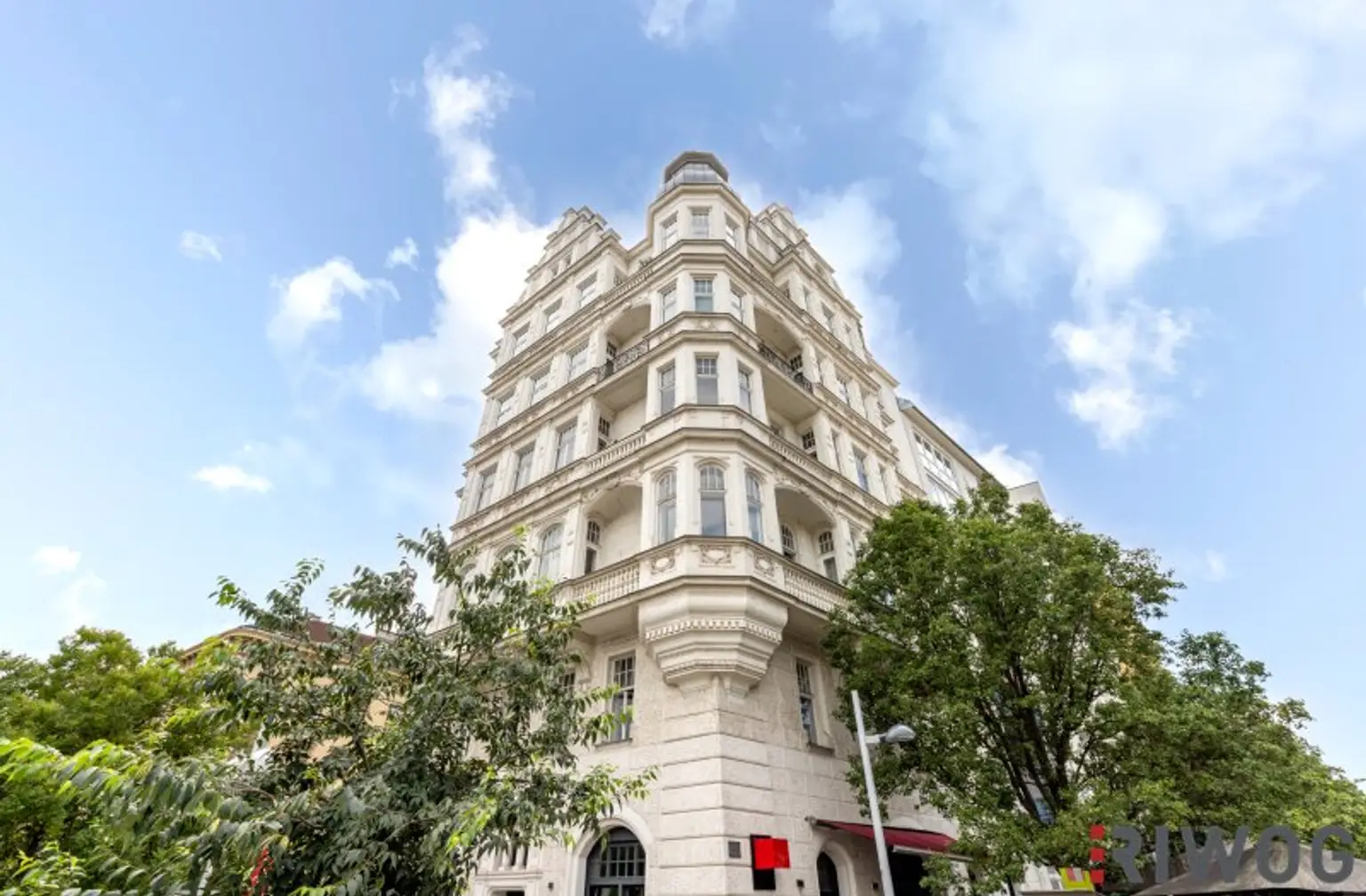 Einmalige Dachgeschosswohnung am Naschmarkt – Mit Vision veredelbar zum 215 m² PENTHOUSE-Juwel mit einmaligen 360°-Blick über Wien