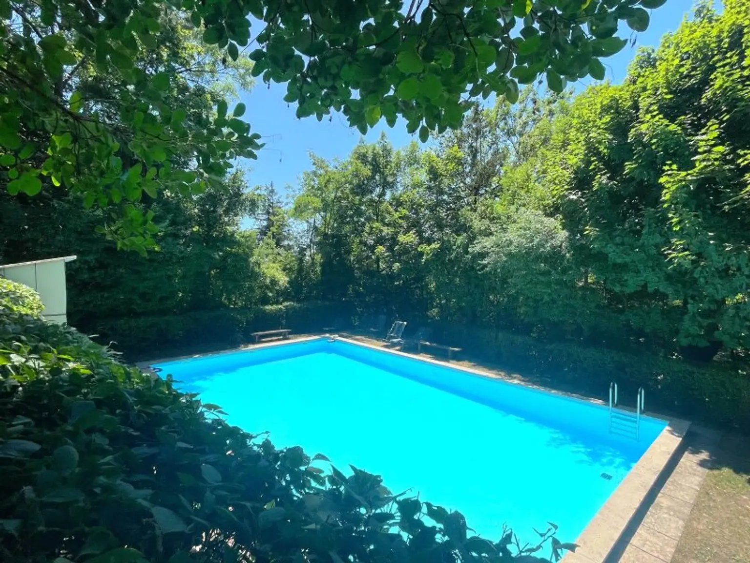 Neuwaldegger Terrassenwohnung mit Pool und Sauna Zugang