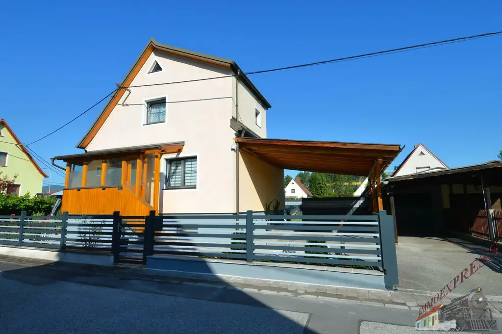 Einfamilienhaus in ruhiger Siedlungslage mit schönem Garten und Solaranlage
