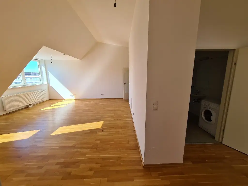 Perfekt aufgeteilte 3-Zimmer-Dachgeschosswohnung in
unmittelbarer Nähe zur Herz-Passage!