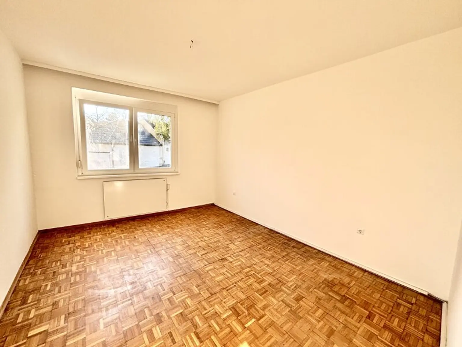 Renoviertes Einfamilienhaus in Halbturn – Ruhelage