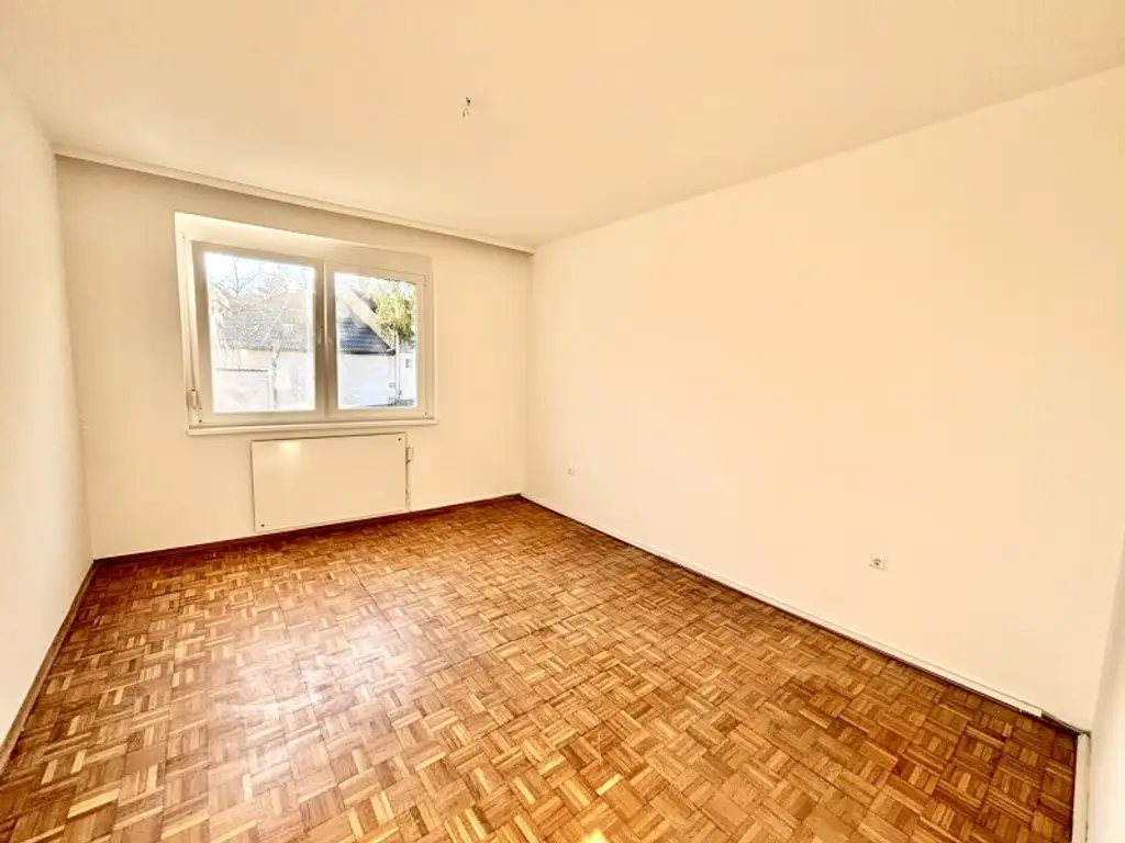 Renoviertes Einfamilienhaus in Halbturn – Ruhelage