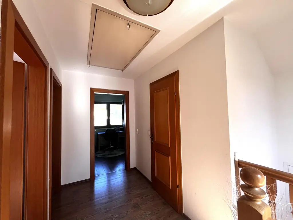 "Solides Haus mit Garten und Pool"