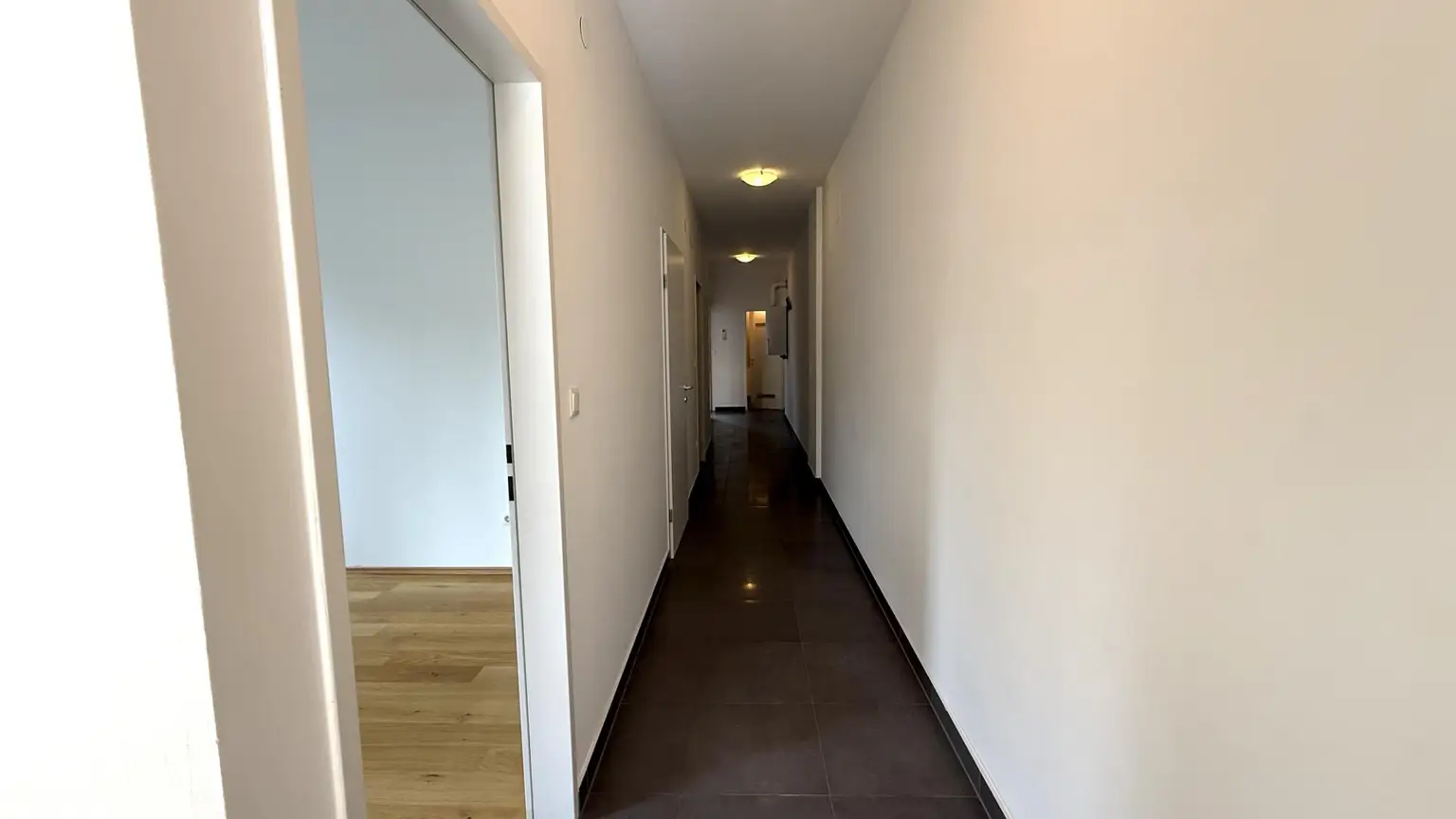 GRINZING!!! Sportliches Paar für moderne Balkonwohnung im 2.OG ohne Lift gesucht! :)