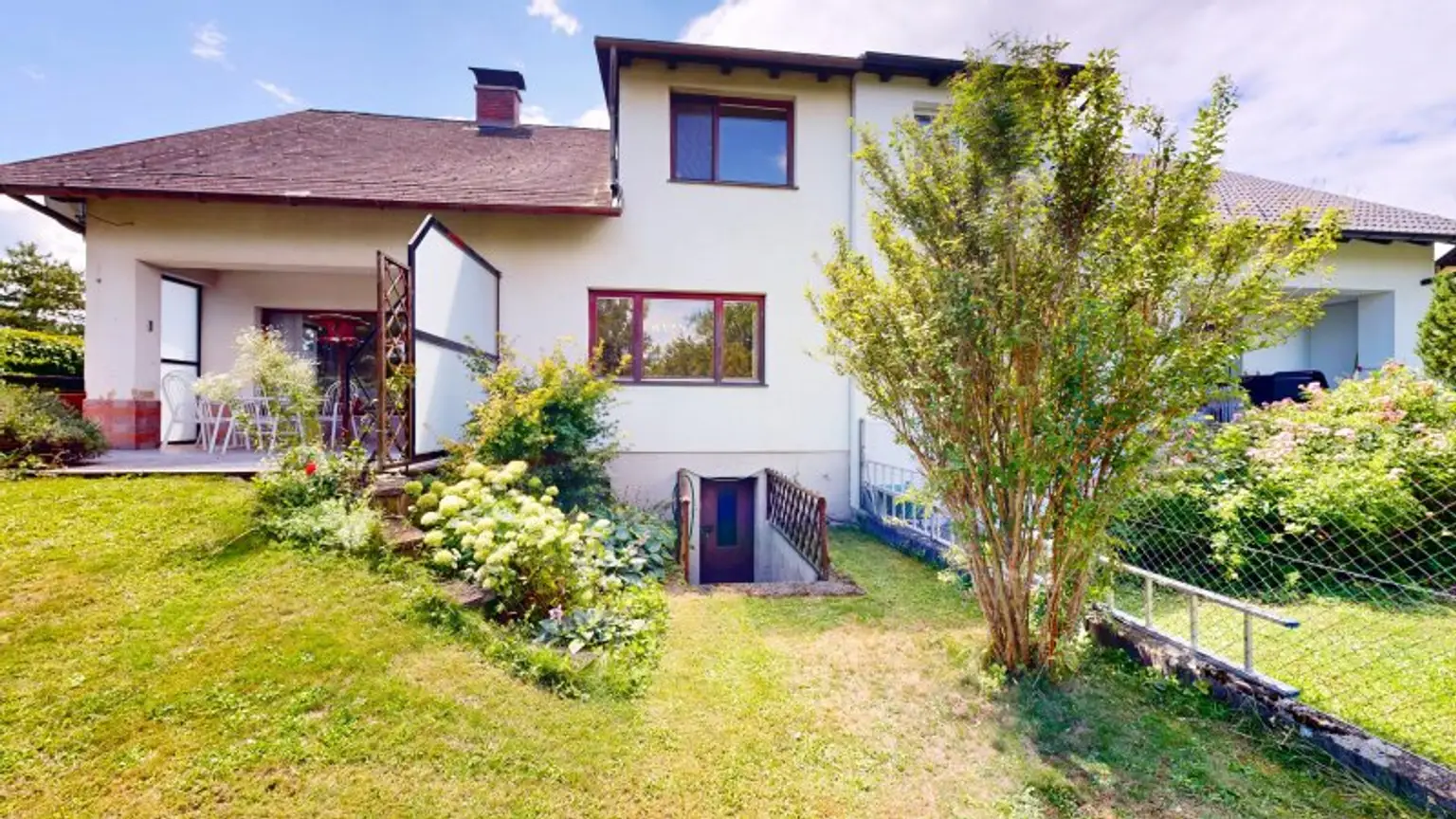 Bemerkenswertes Einfamilienhaus mit viel Entwicklungsmöglichkeit | Pool | Sauna | großer Garten