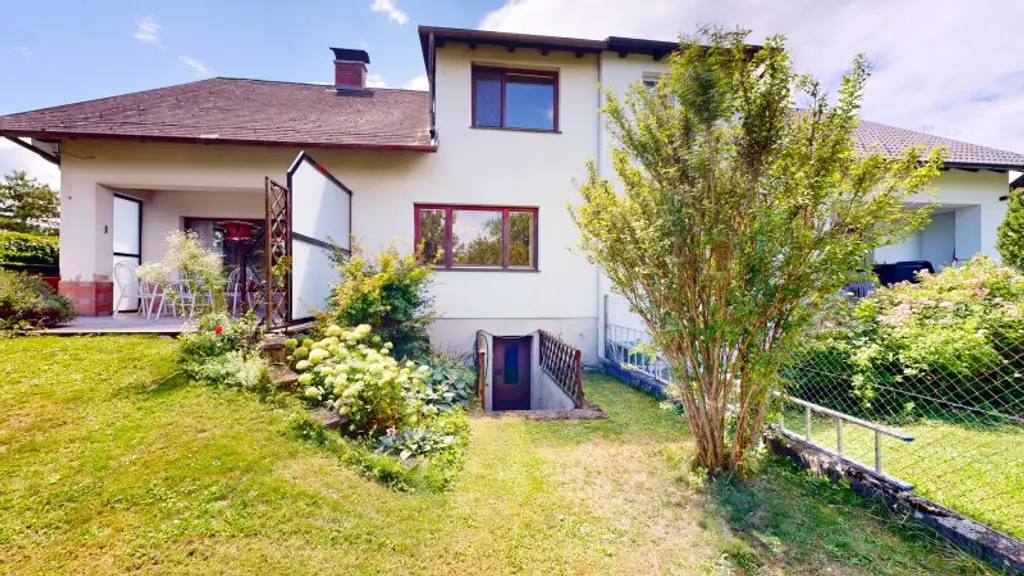 Bemerkenswertes Einfamilienhaus mit viel Entwicklungsmöglichkeit | Pool | Sauna | großer Garten