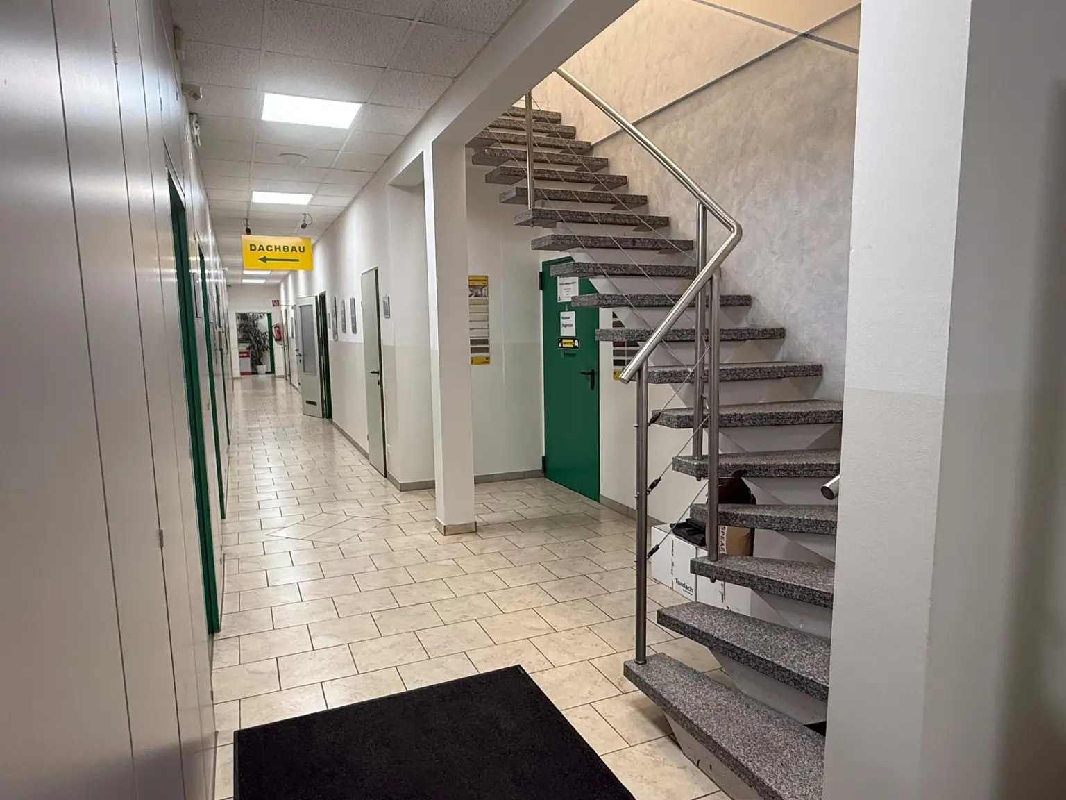 Aufgang zu den Büros