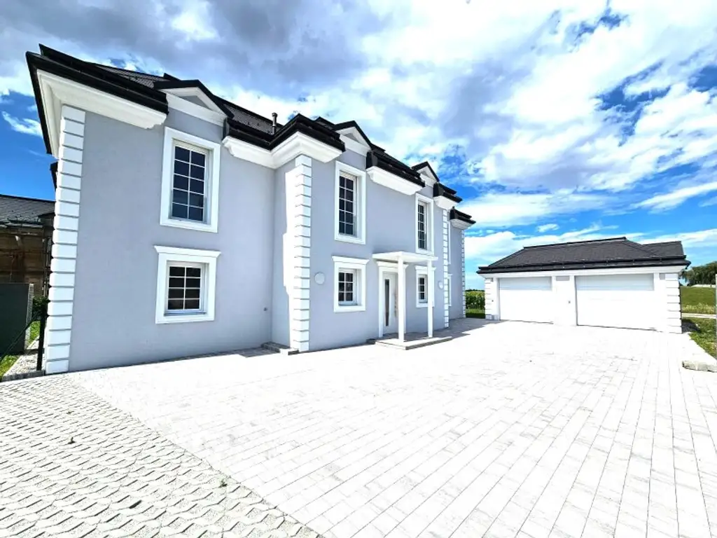 Moderne Doppelhaus-Villa in Niederösterreich: Erstbezug mit Garten, Garage und einen Stellplatz!