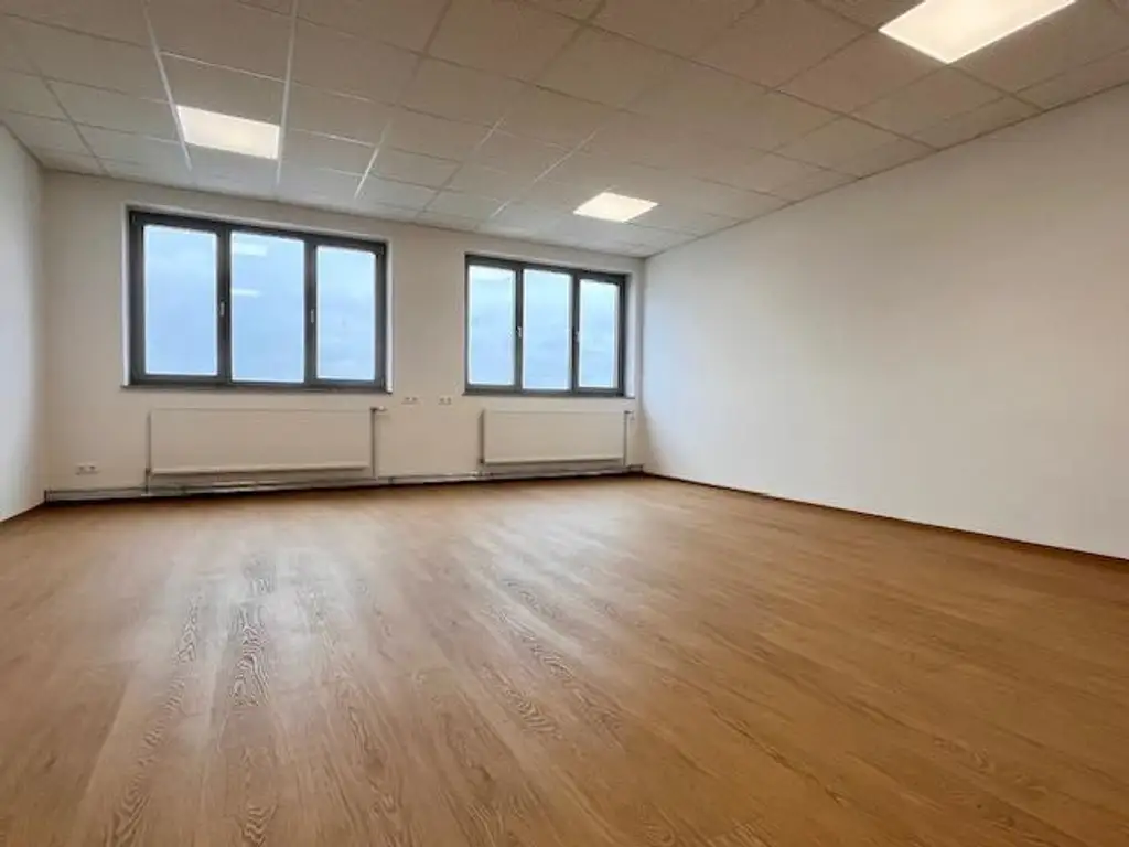 Neu sanierte Büroflächen (~16 m² bis ~345 m²) in der ehem. Kopal-Kaserne zu vermieten