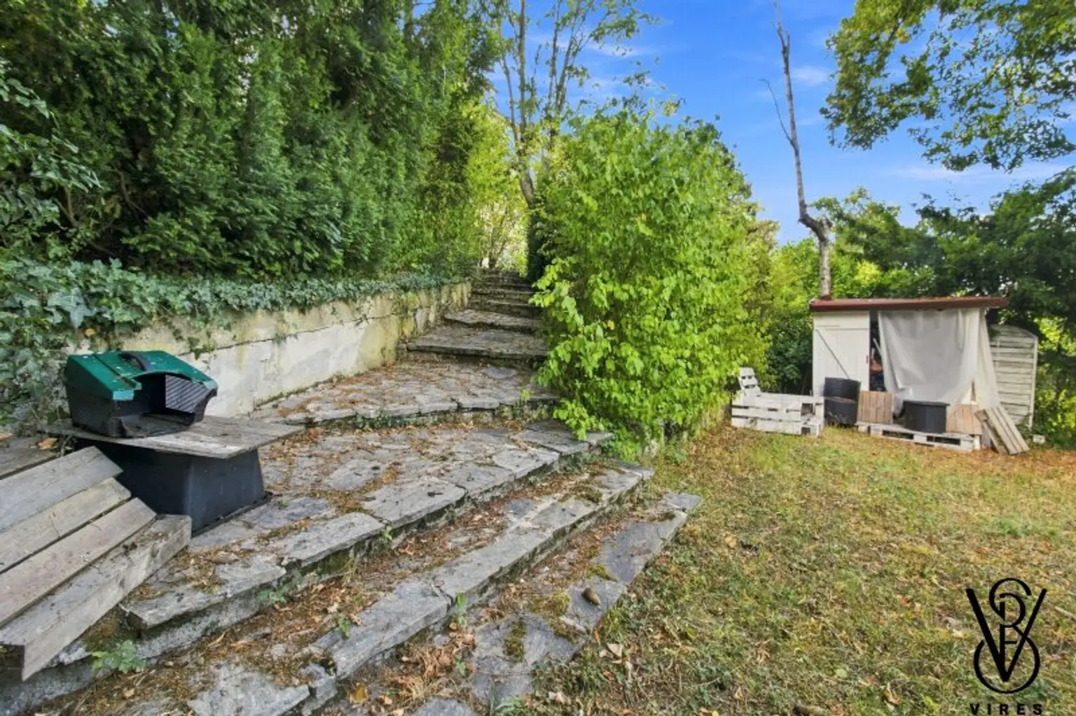 Garten: Stufen zwischen den Ebenen